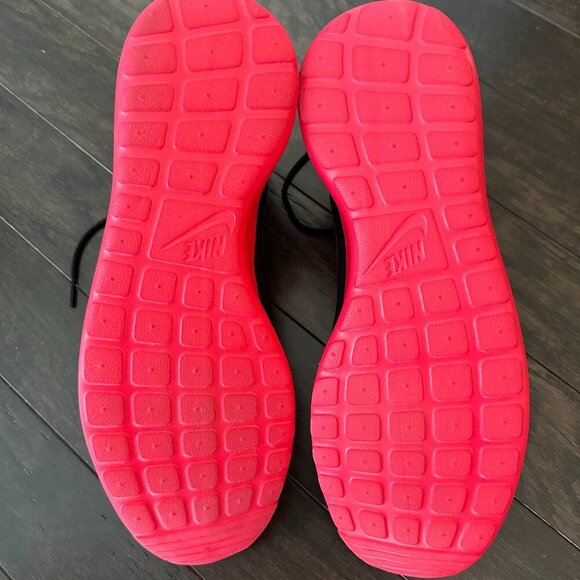 Nike Black & Red Running Shoes  US 11 *small white mark on left shoe toe* - Picture 7 of 8